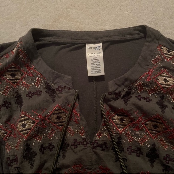 TEE - Picture 4 of 4